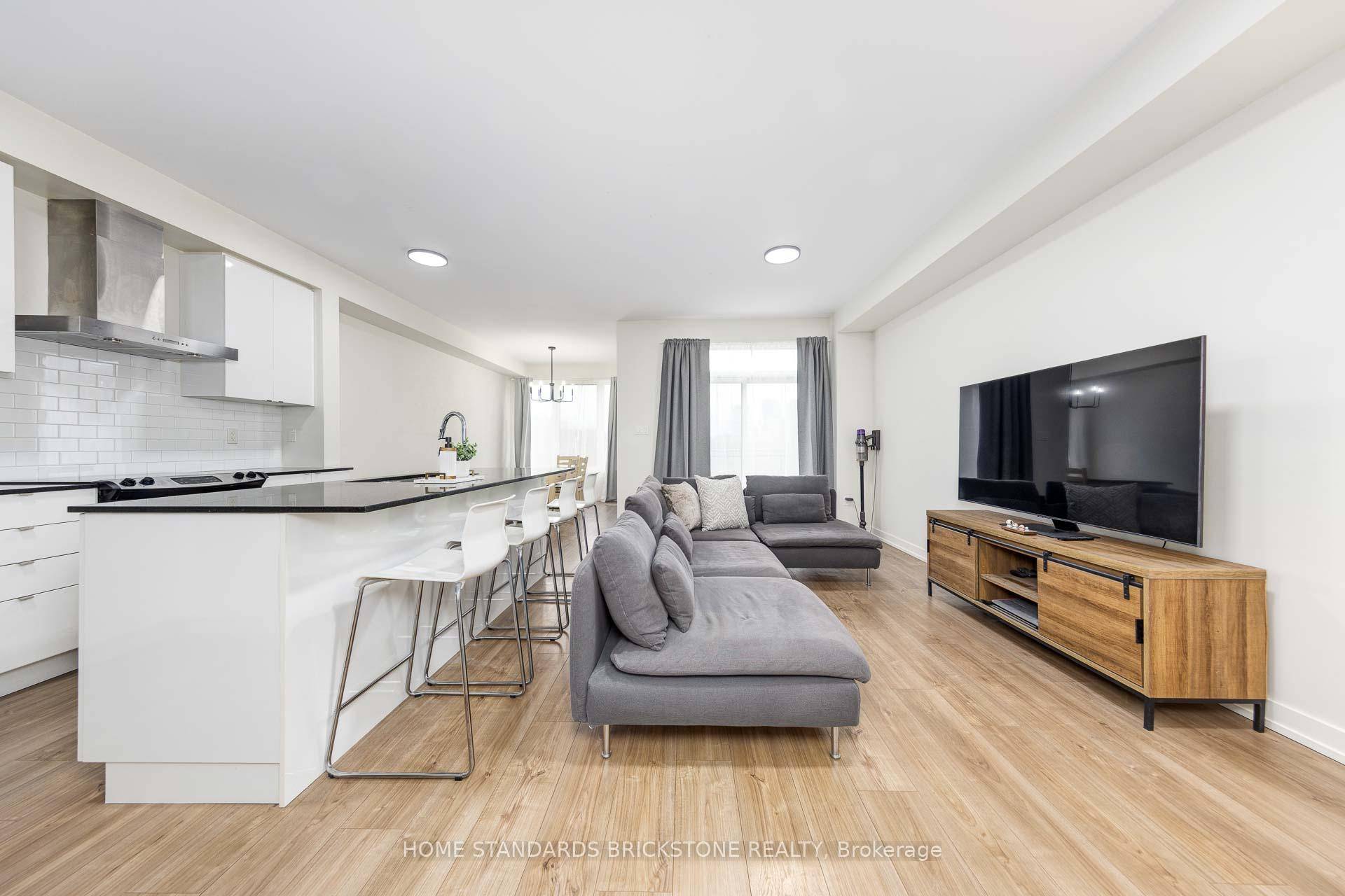 Welcome To This Stunning Contemporary Townhouse By Great Gulf, Located In The Desirable Oakville Community amp ; Backing Into Ravine.