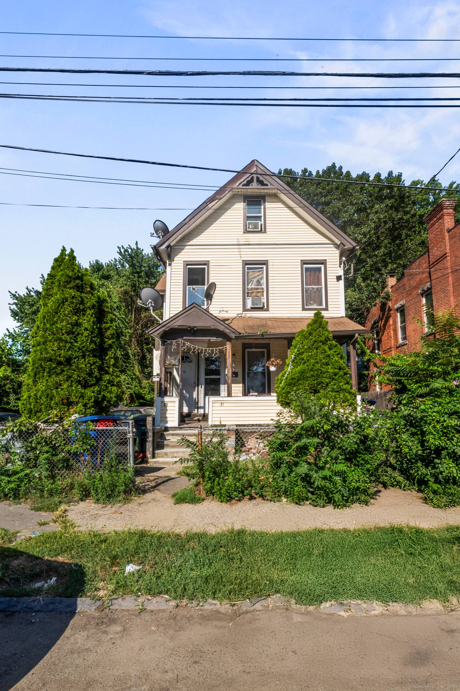 27 31 Bunnell Street is ready for its new owner.