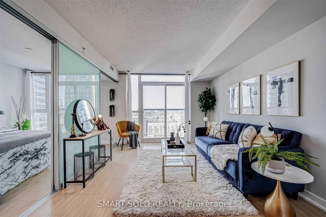 This Is A Stunning 1 Bedroom Condo Featuring A Spacious, Functional Layout And Abundant Natural Light Through Floor To Ceiling Windows.