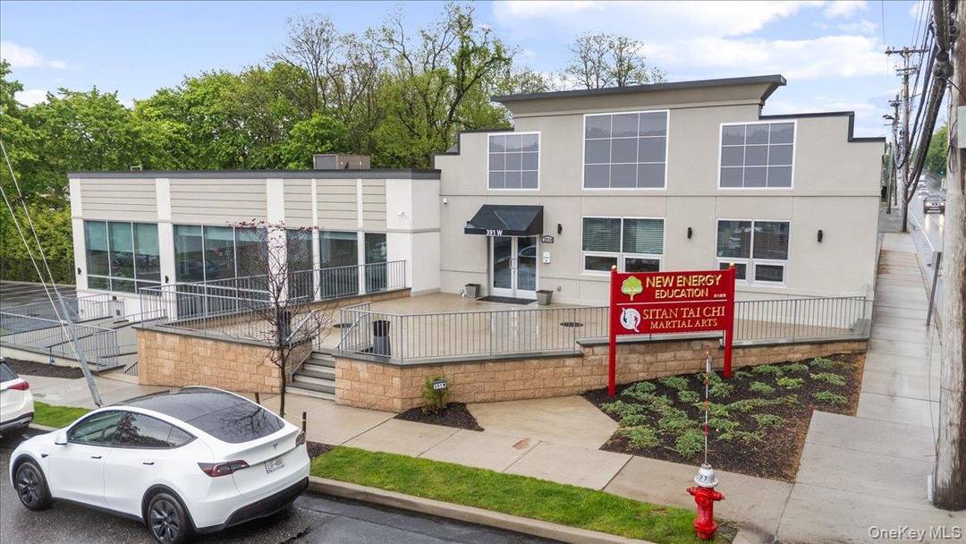 Brand New Office Space in Prime Huntington Location !