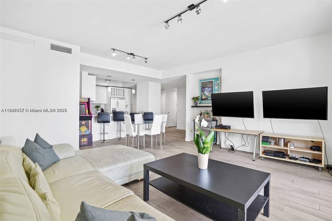 The New Wall Street, of the South The World is Yours Rarely available 3BD 2BA wide office cubicle in the heart of Brickell, with sweeping east facing views of the ...