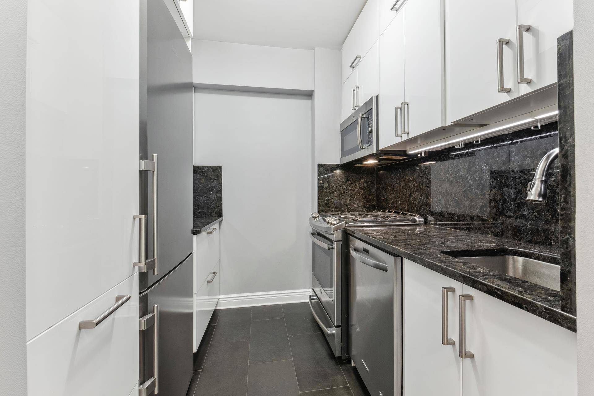 Don't miss out on this Convertible 2, move in ready, south facing home in a fabulous location on the Upper East Side.