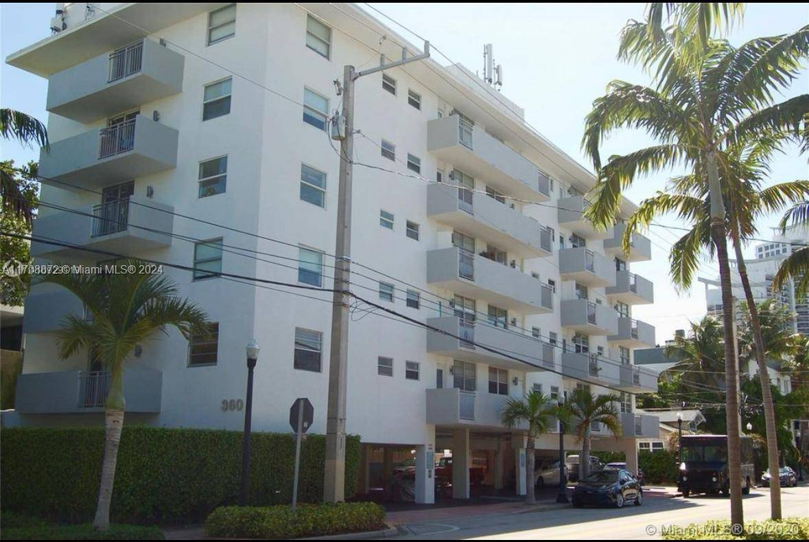 Located in the highly desirable South Pointe neighborhood, this 1 Bed 1 Bath unit offers a fantastic opportunity to create your ideal living space.