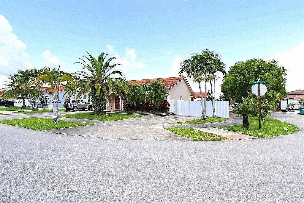 Welcome to 17880 SW 155 CT !