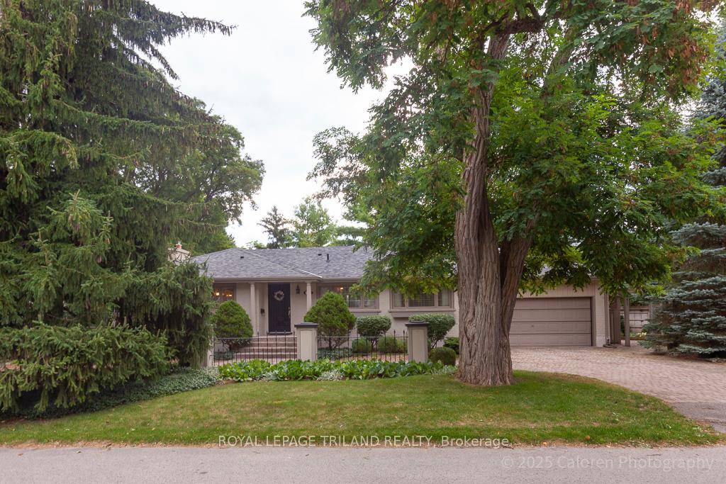 Welcome to 25 Bloomfield Drive, a charming bungalow in the heart of Orchard Park.