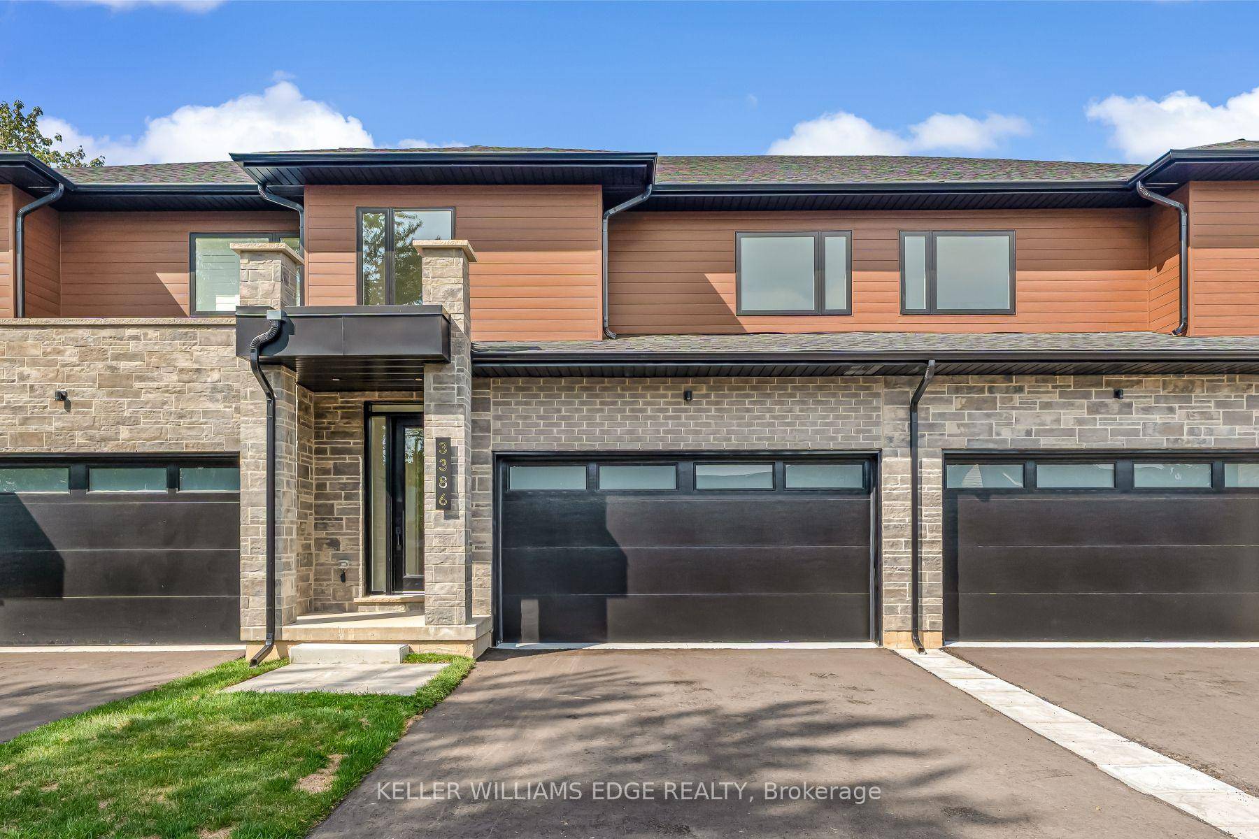 Brand new executive town home never lived in !