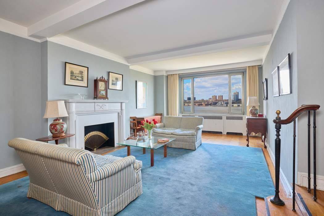 First Offering in Nearly 40 Years This exceptionally spacious and elegant corner two bedroom residence offers sweeping, unobstructed views of Riverside Park and the Hudson River through oversized picture windows.