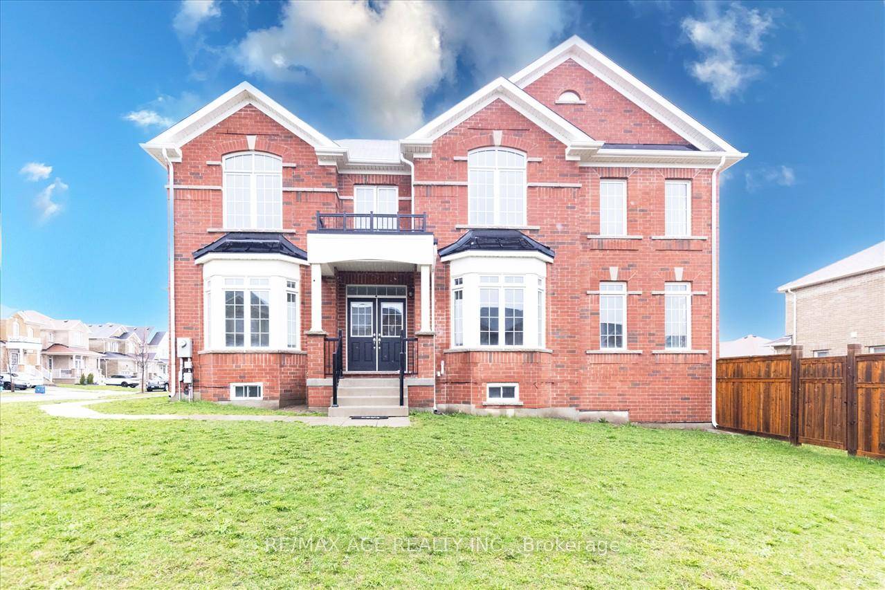 Beautiful Conner lot With 4 Bedroom House with combined with eat in kitchen.