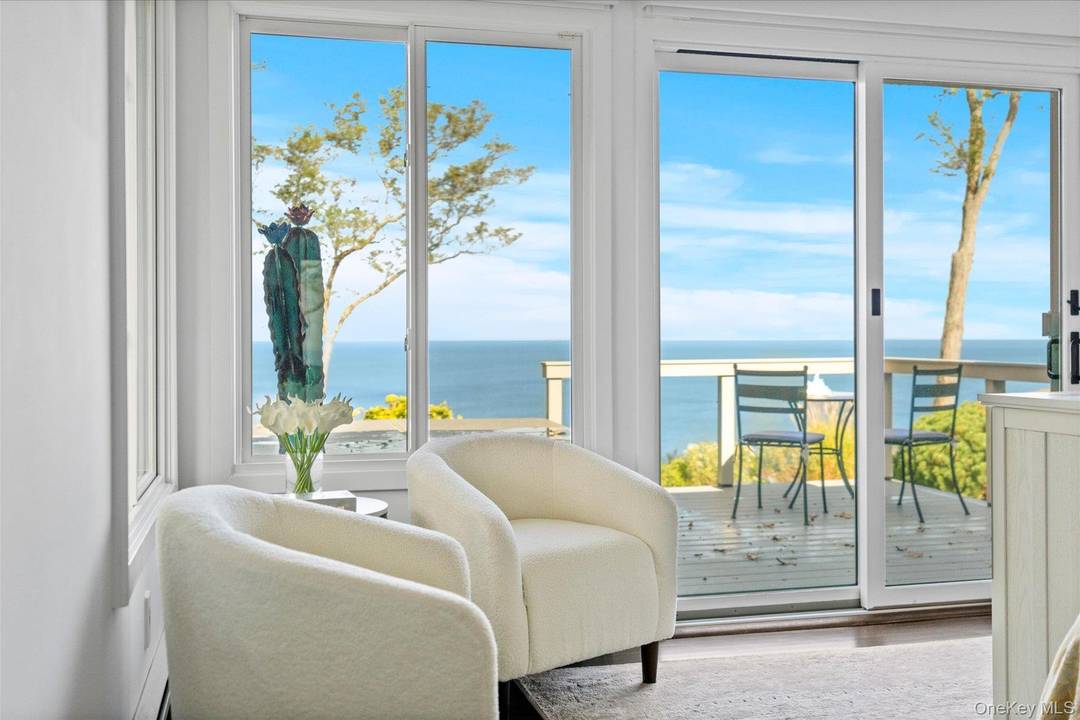 Exceptional Waterfront Retreat Smart Luxury Meets Modern Comfort.