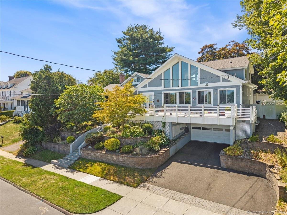 Short Term Rental with Direct Harbor Front !