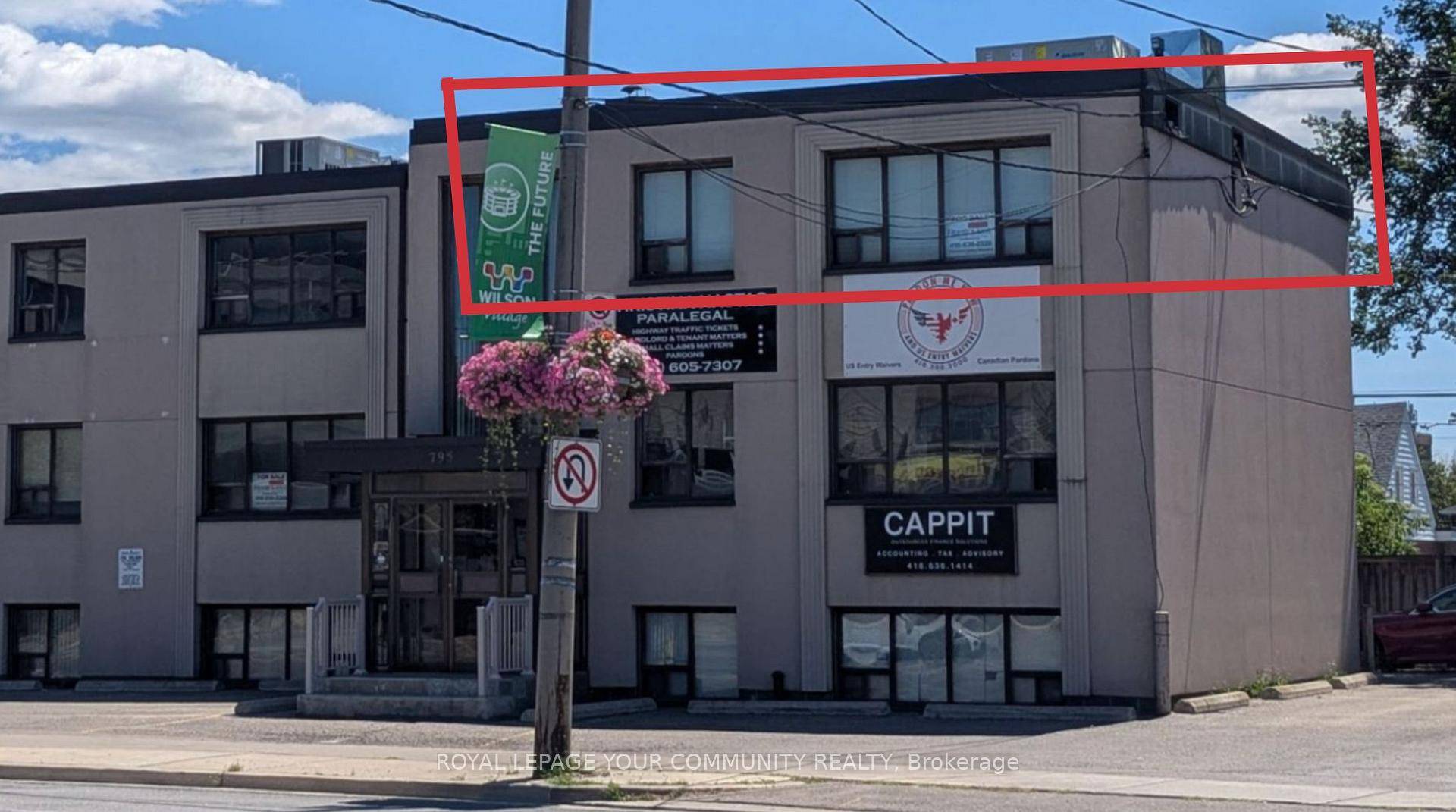 Maximize your business' exposure at this unbeatable location !