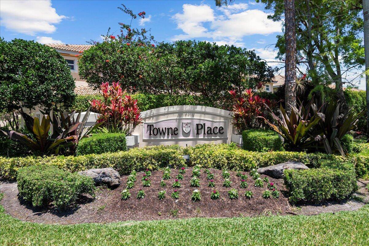 BEAUTIFUL ! ! 2 bed, 2. 1 bath, 1 car garage townhome, located in the hearth of wellington, within minutes to all the equestrian venues and walking distance to restaurants, ...