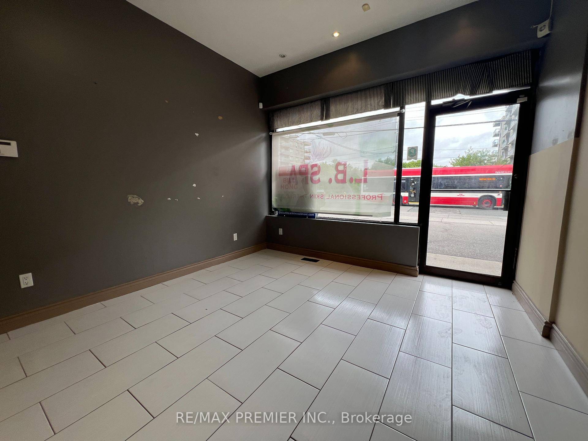 Ground level commercial retail unit for lease.
