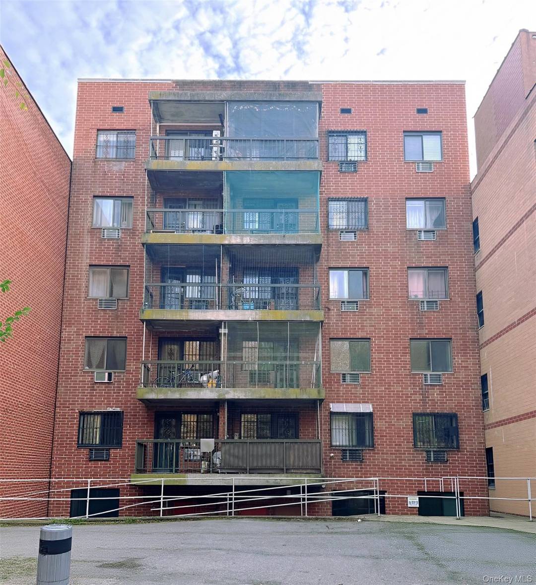 Nice 2 Bedroom, 2 Bath Elevator Condo Prime Flushing Location !