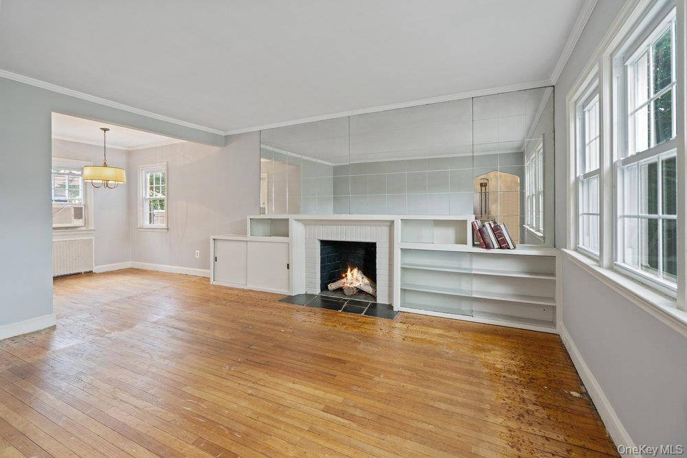 Rear Dormered Cape located in desirable Oaks Area !