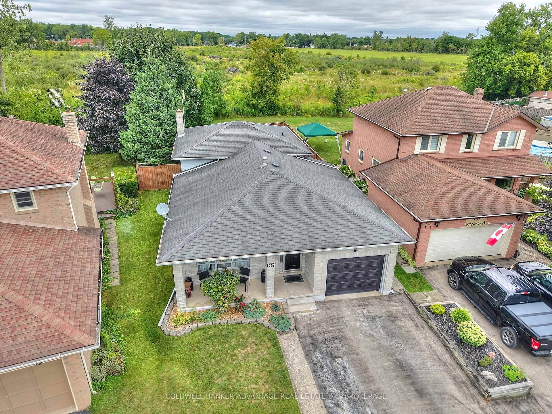 This spacious 4 level backsplit offers 3 1 bedrooms plus an additional room ideal for a home office, making it a perfect fit for growing families or those working from ...