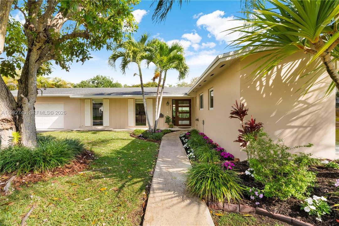 Adorable and rarely available Palmetto Bay gem !