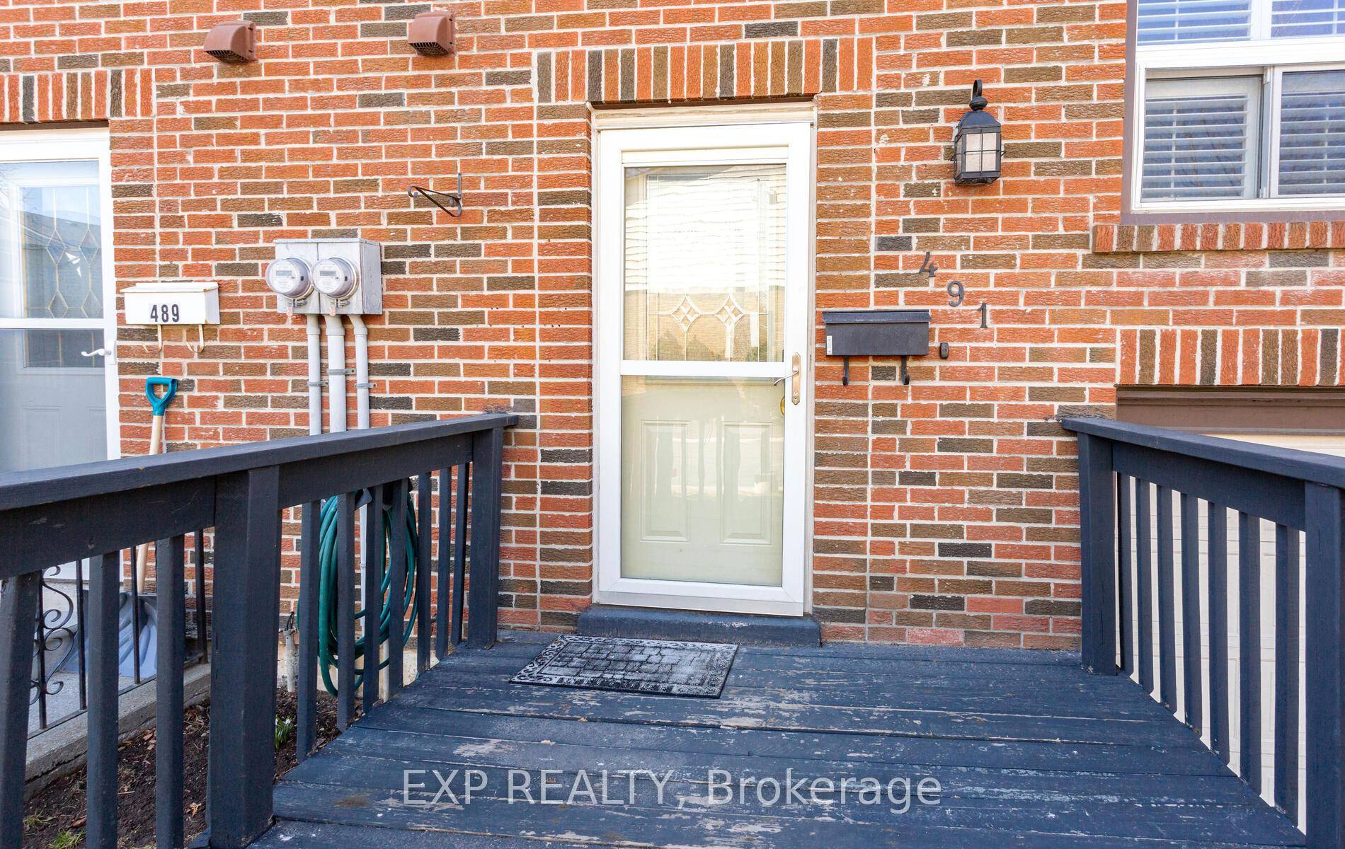 ATTRACTIVE TOWN HOUSE,. W O FROM LR TO PRIVATE DECK.