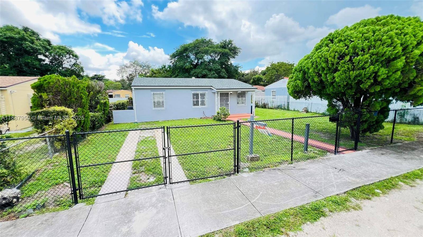 Welcome to this charming 3 bedroom, 1 bath single family home located in the sought after NW Miami area.