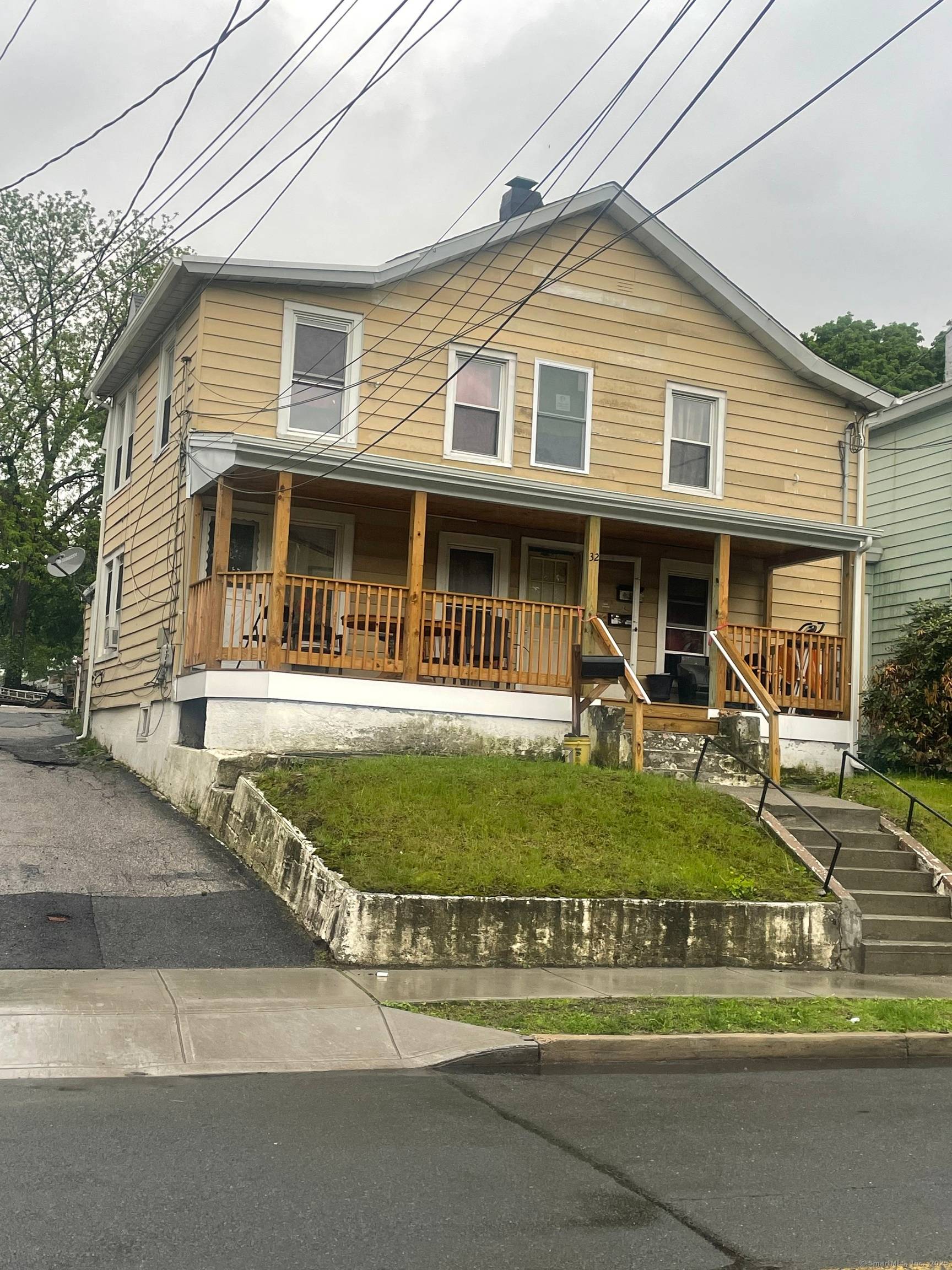 Time for an investment property This 2 family is in walking distance to down town City water sewer Newer roof Long term tenants on month to month Detached garage space ...