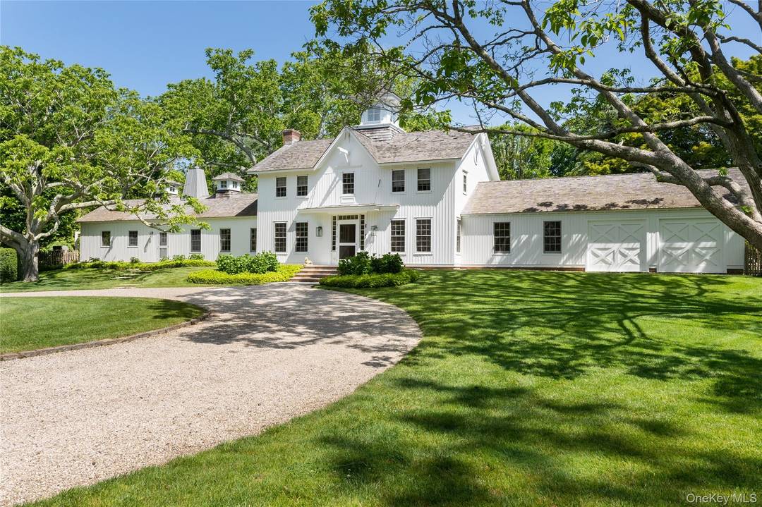 BRIDGEHAMPTON SOUTH Enter this magnificent mature 2.