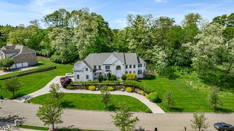 Experience timeless elegance and exceptional luxury in this magnificent Montville estate !