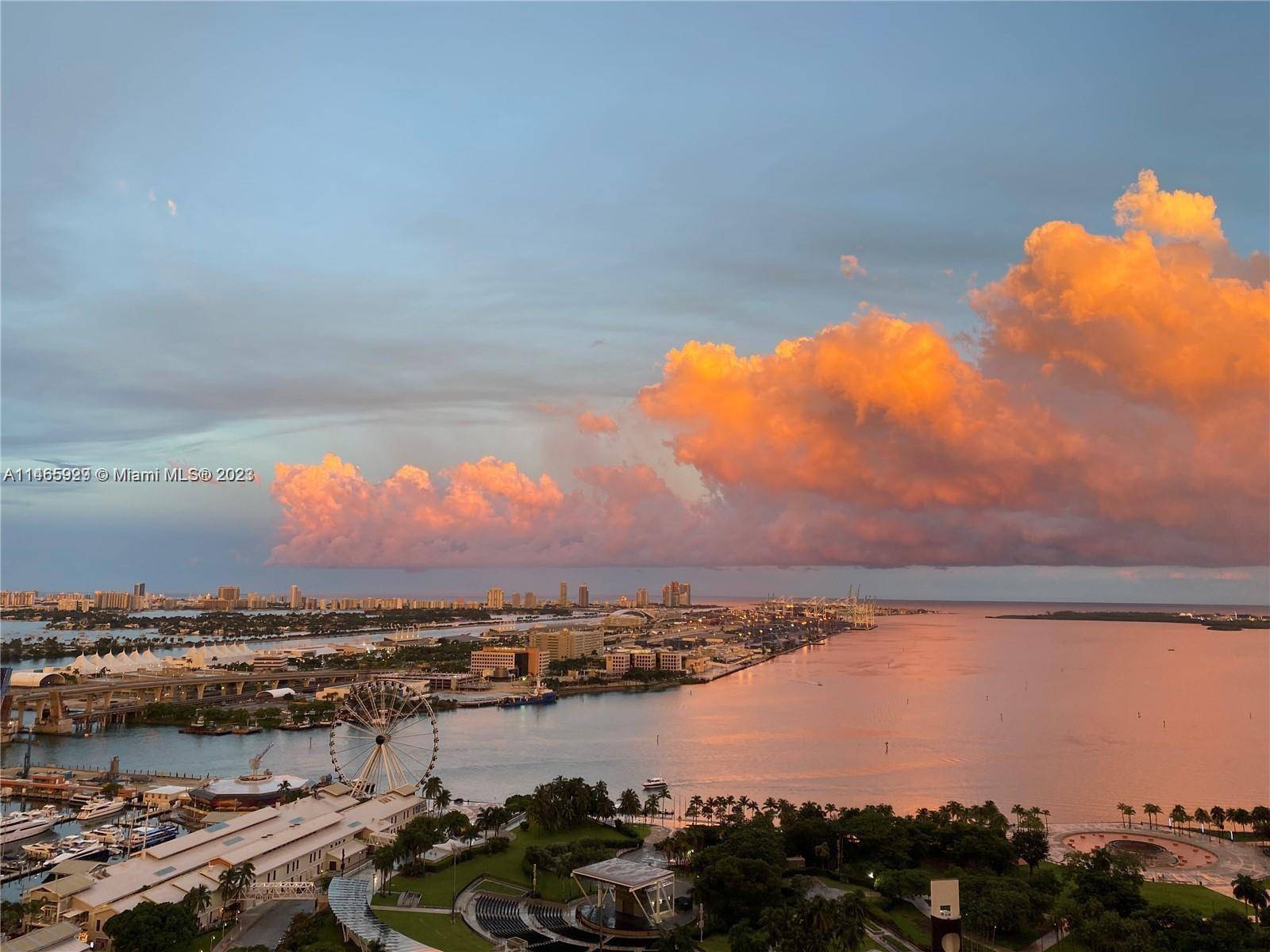 IMPECCABLE VIEW OF BISCAYNE BAY, BAYSIDE AND ITS PROXIMITIES.