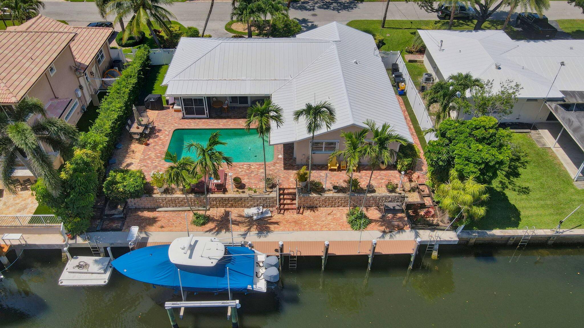 Bring your boat ! Private dock with ocean access, no fixed bridges, with 16, 000 lb boat lift.