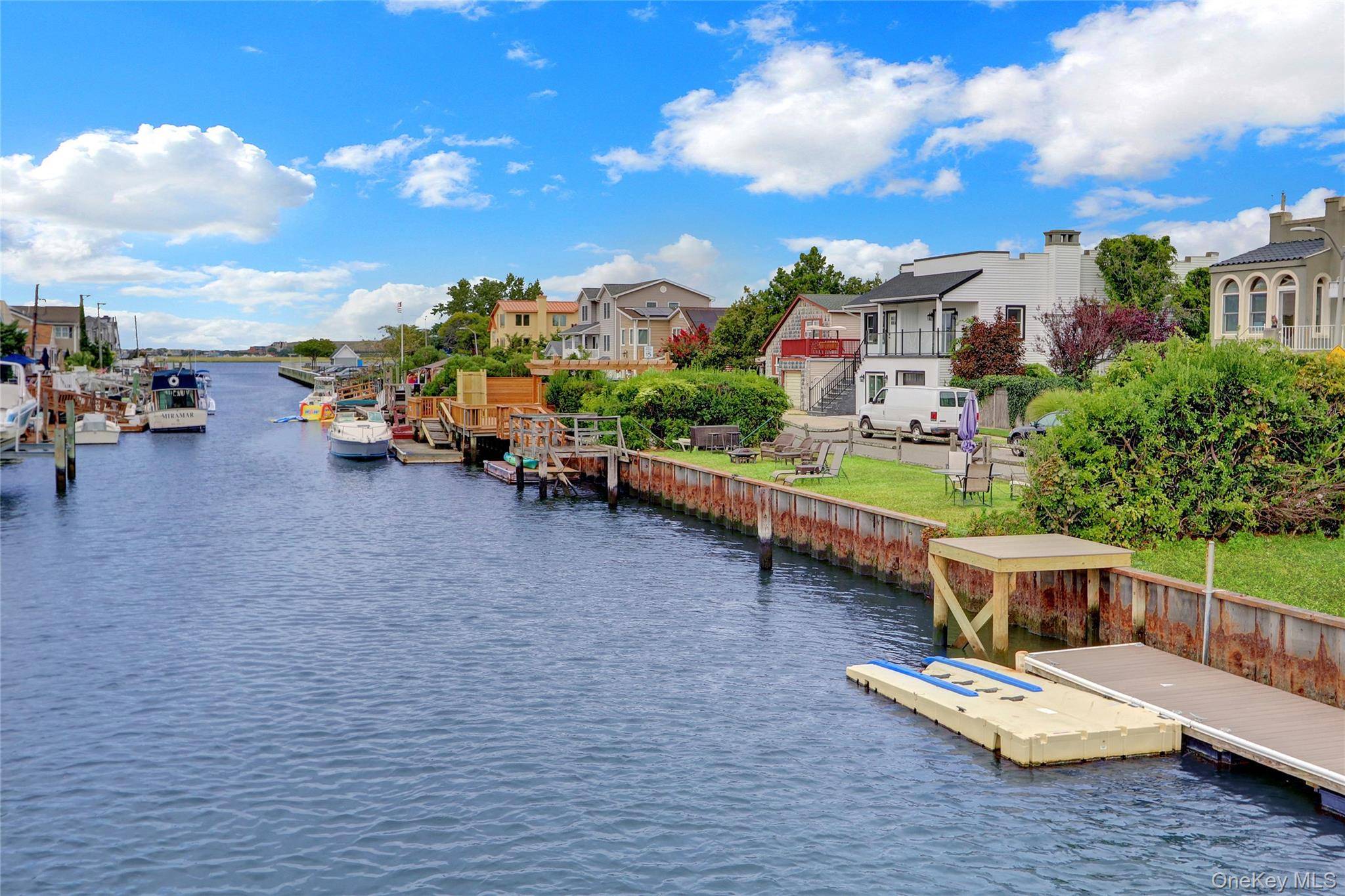 Waterfront Gem in the Long Beach Canals !