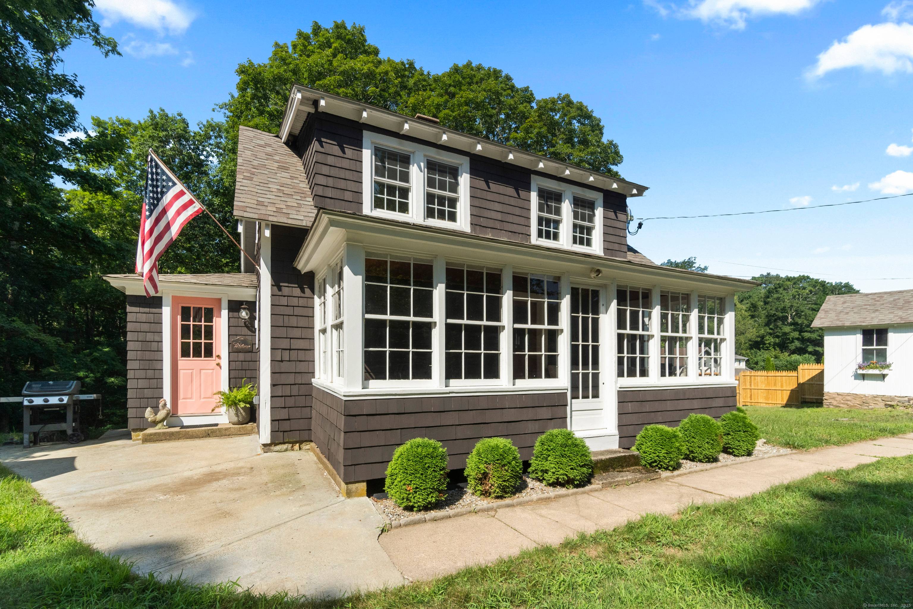 Welcome to this delightful 2 bedroom, 1.