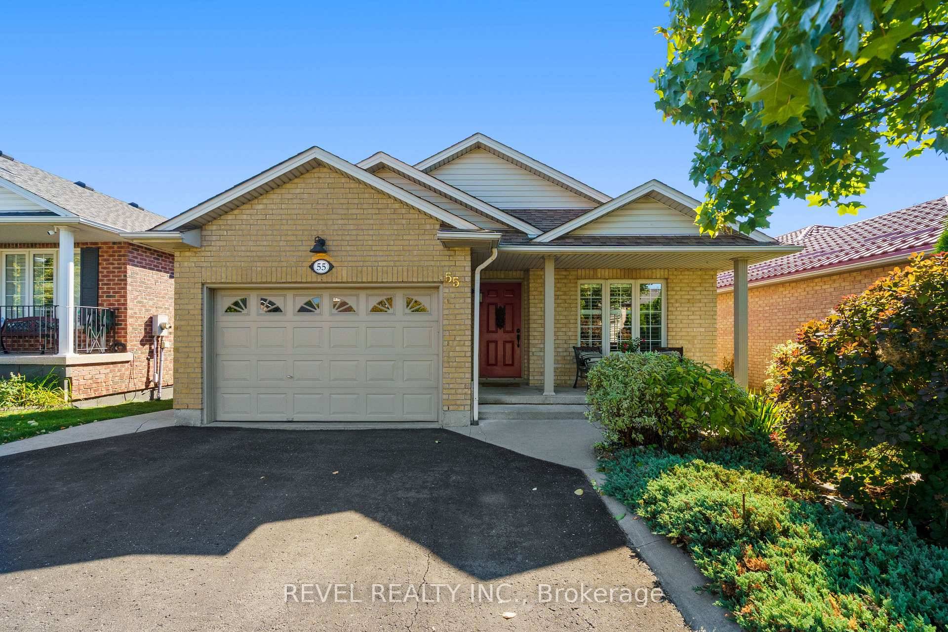 Welcome to this beautifully maintained 4 level backsplit in a highly sought after pocket on Hamiltons West Mountain.