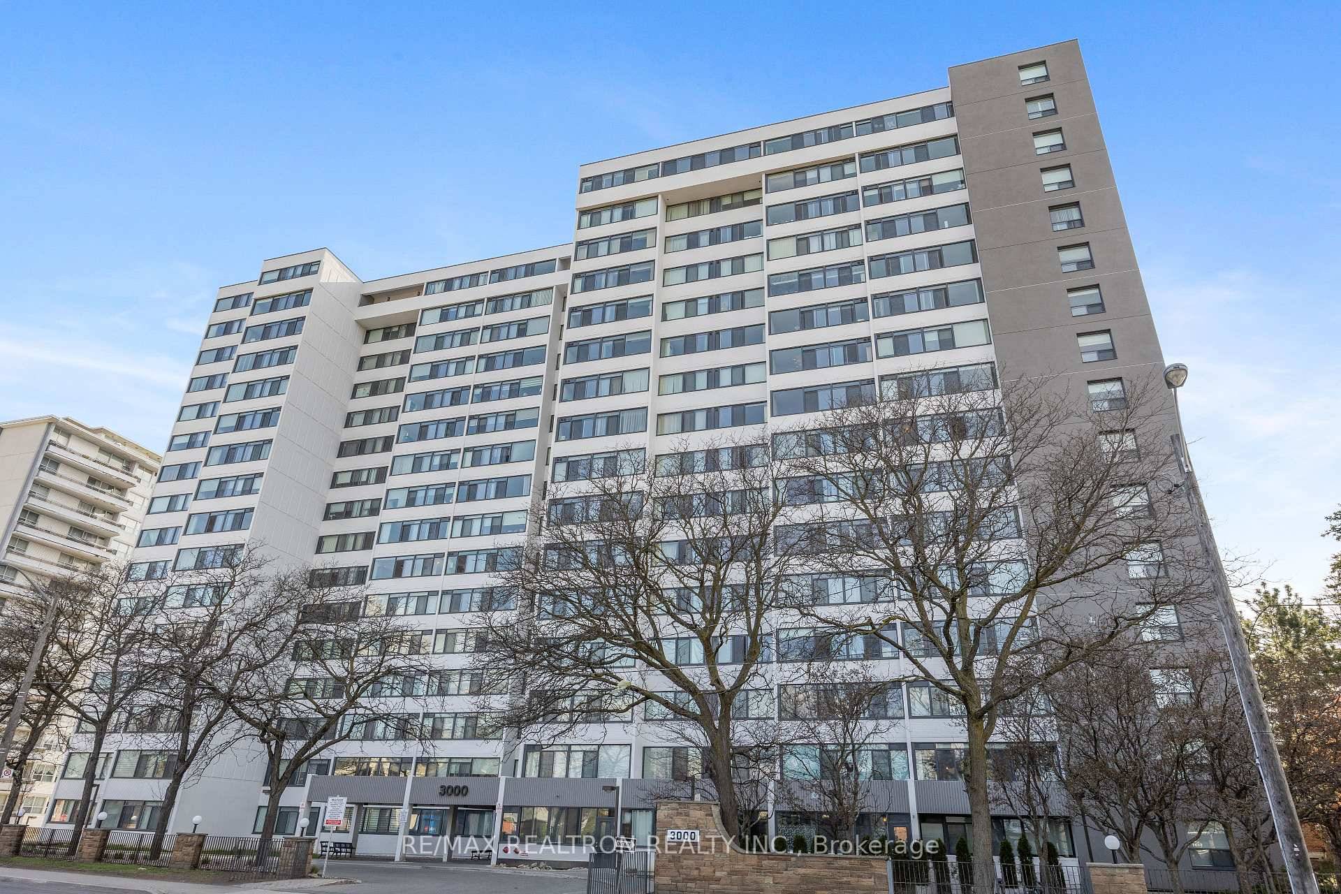 Bright amp ; Spacious Updated 2 Bedroom Condo !