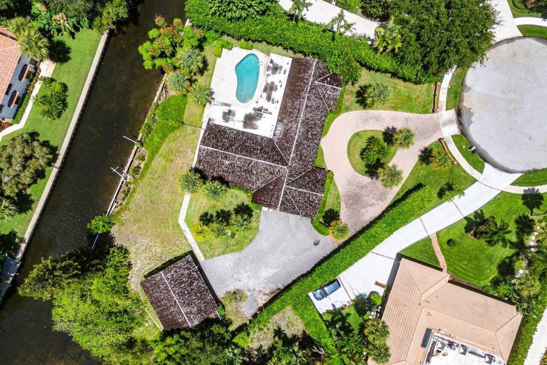 ONCE IN A LIFETIME WATERFRONT OPPORTUNITY OVER 280 FEET OF FRONTAGE IN HIDDEN KEY !
