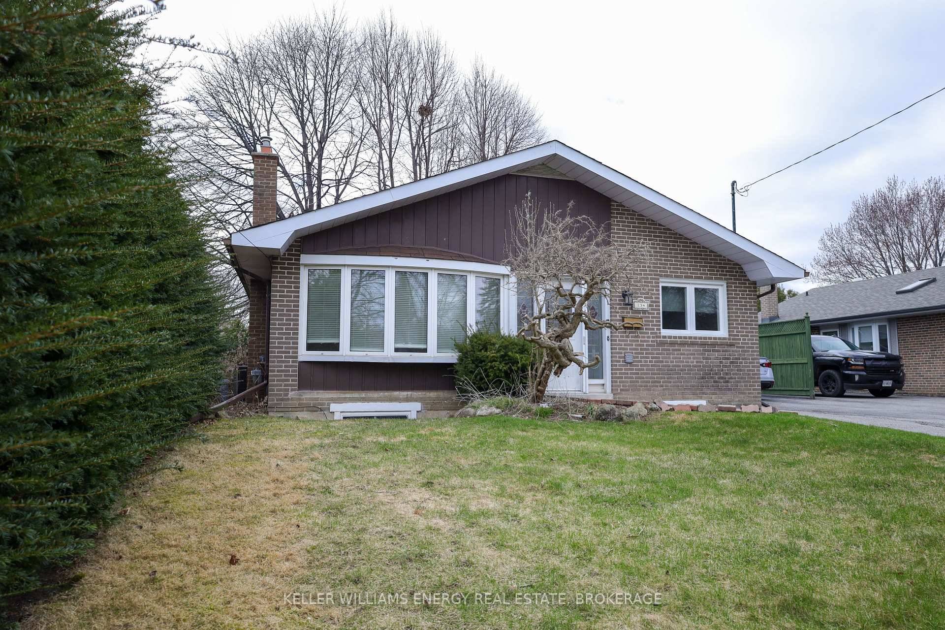 Bright and spacious upper level unit available for lease in a charming bungalow located in the quiet and quaint Donevan neighbourhood of Oshawa.
