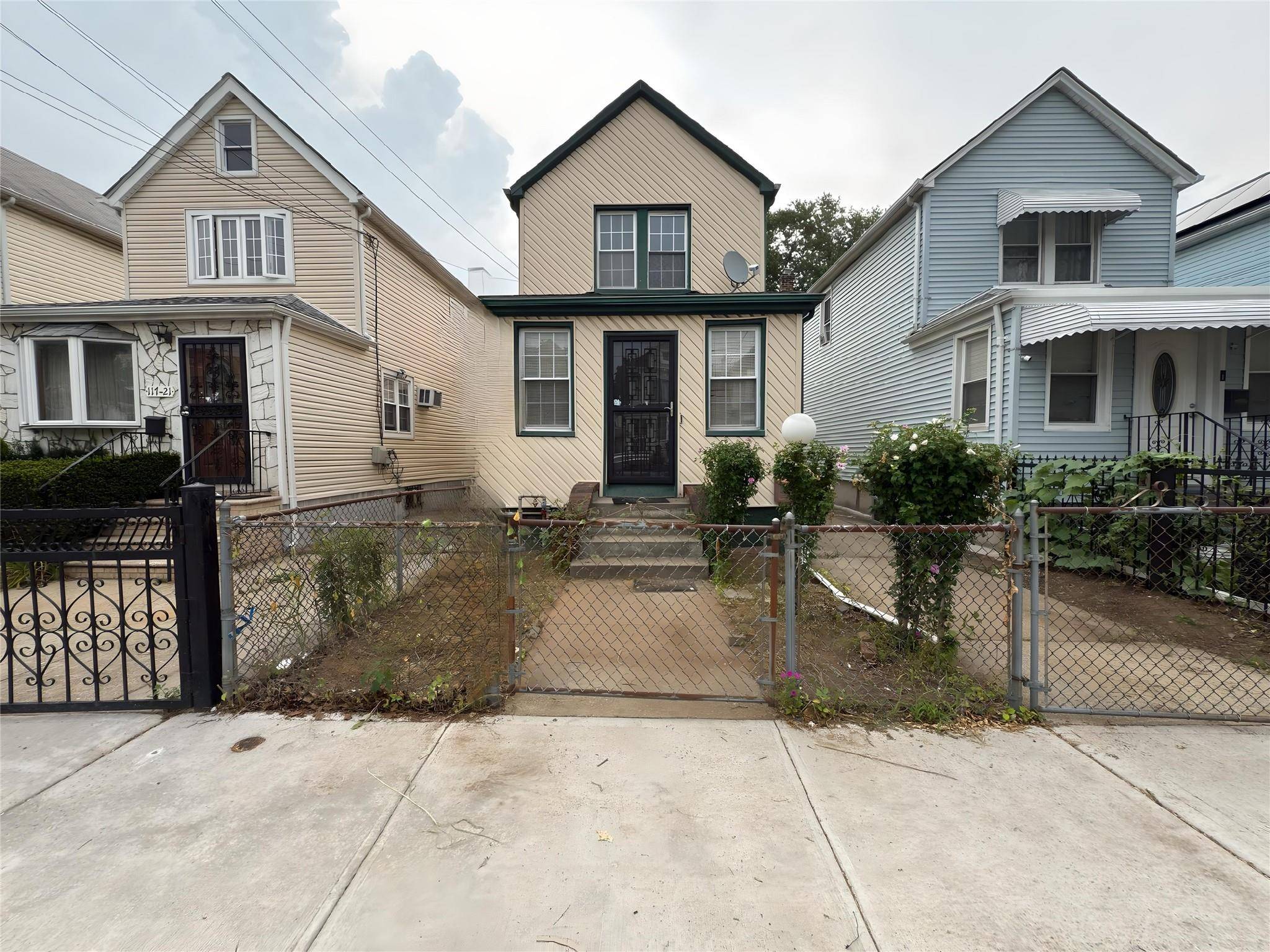 3 bedroom 1. 5 bath single family in Jamaica, Queens.