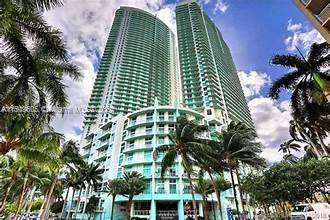 Elegant contemporary 1 Bedroom 1 Bath loft, features Italian kitchen cabinets with white marble tops, stunning double high 13ft ceilings, hard wood floors throughout.