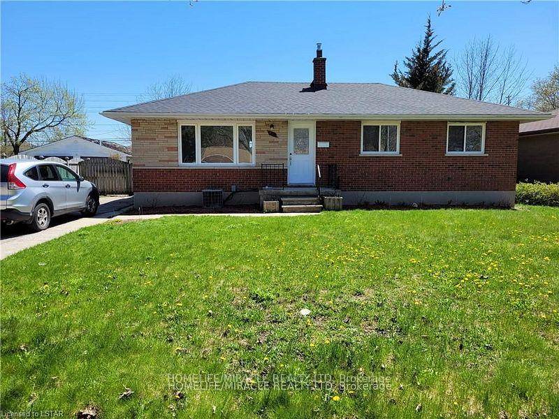 A Stunning Open Concept Layout Home With 3 2 Beds, 2 Bath And 1 Kitchen In A Family Friendly Neighborhood In London City.