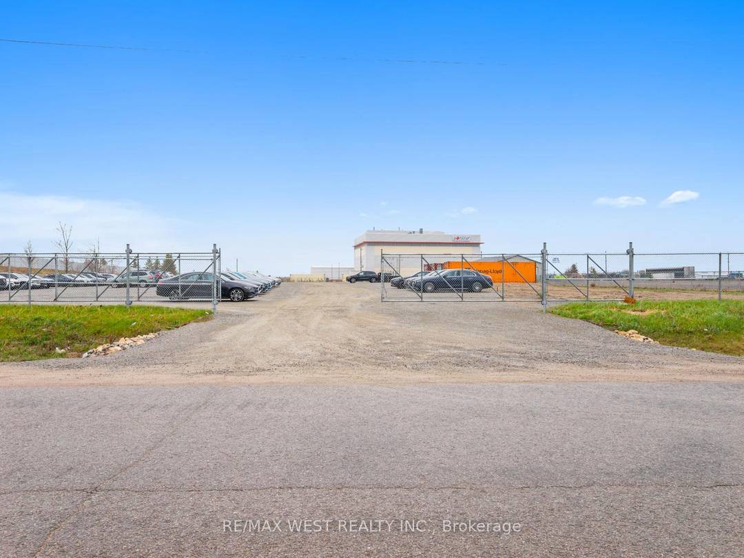 Prime 2 Acre Industrial Lot in Innisfils Fastest Growing Commercial HubFully graded, graveled, fenced amp ; gated 2 acres unserviced in the thriving Innisfil Industrial Parkjust off Innisfil Beach Rd ...