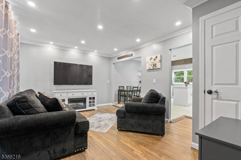Let's welcome this freshly landscaped, fully renovated 3 bedroom, 2 full bath home w either an additional room for an office space or you can design as a spacious closet.