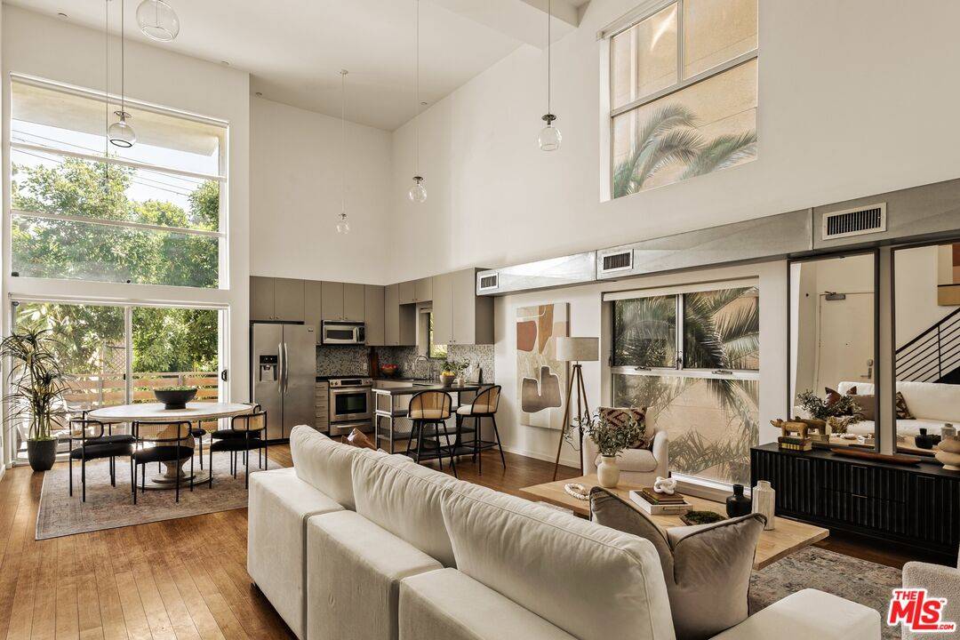 7062   Hawthorn Ave 2BR Hollywood Hills East La