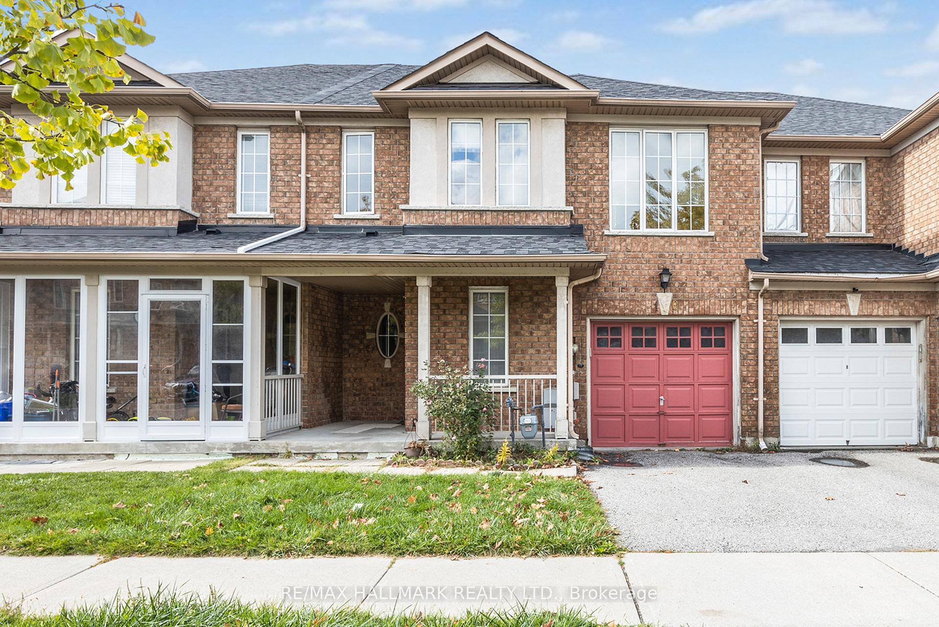 Freehold 3 Bedroom Townhome Nestled In One Of Richmond Hills Most Desirable Neighbourhoods.