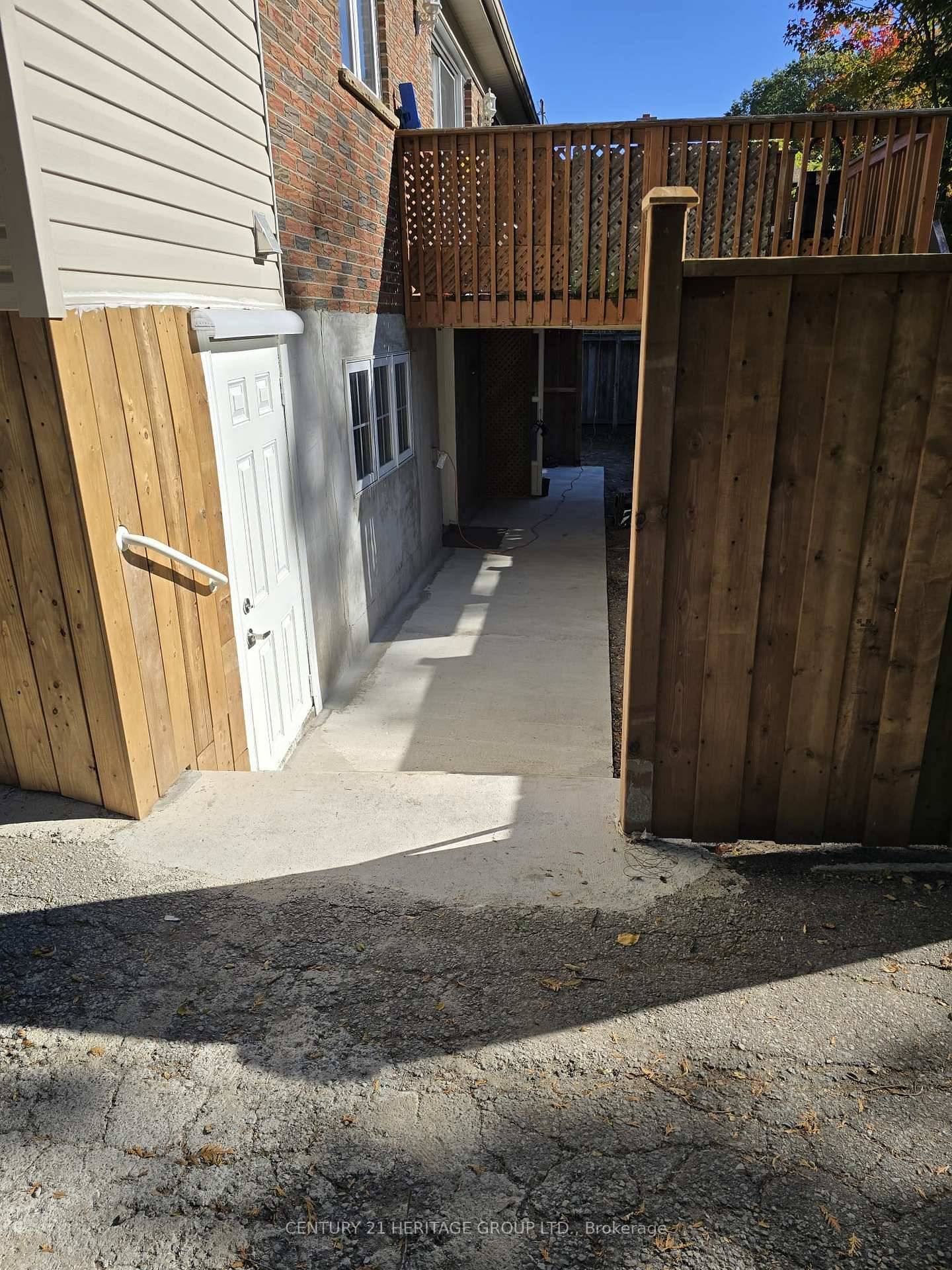 Walk out one bedroom Basement apartment Located In Oak Ridges Yonge and King Available Immediately Separate Entrance and separate laundry with 1 parking on driveway For One Car close to ...