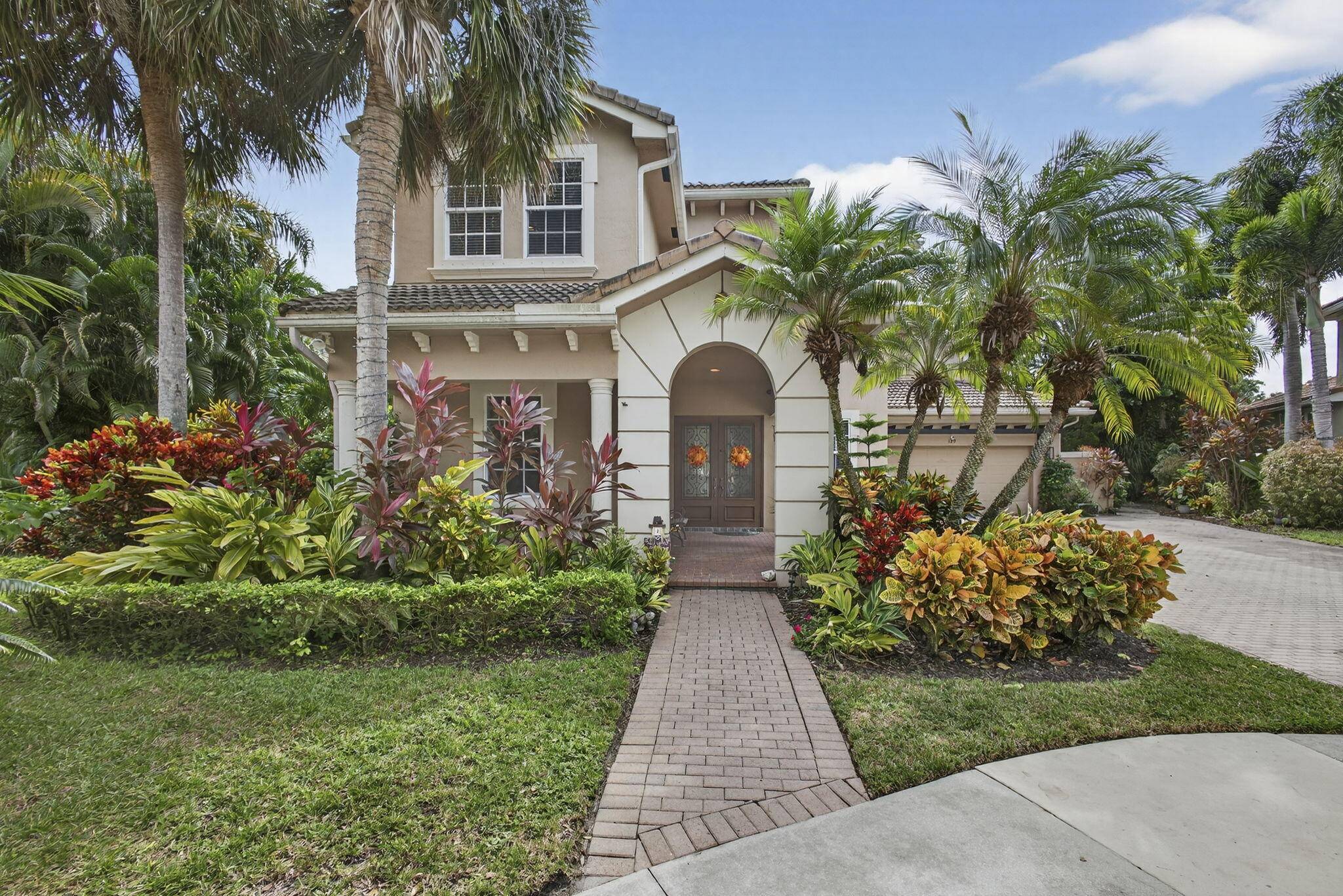 Spacious 4 Bedroom 4 Bath pool home, fully fenced 3, 122 Living Sqft, largest pie shaped preserve sheltered lot on the only cul de sac in the highly desirable, well ...