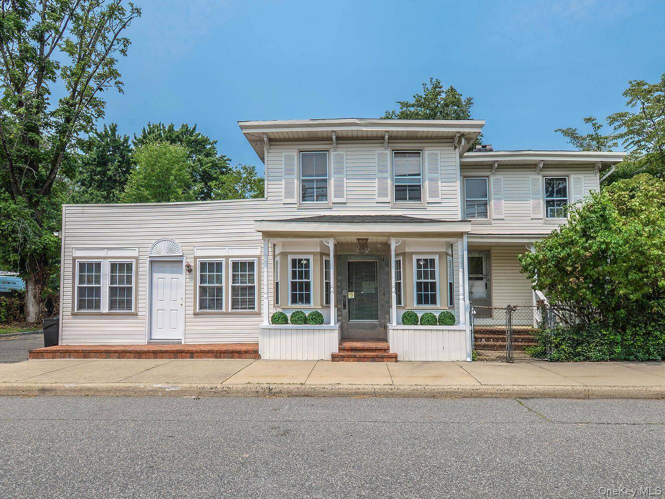 This well maintained home sits in a charming neighborhood near schools, shops, parks and Tappen Beach.