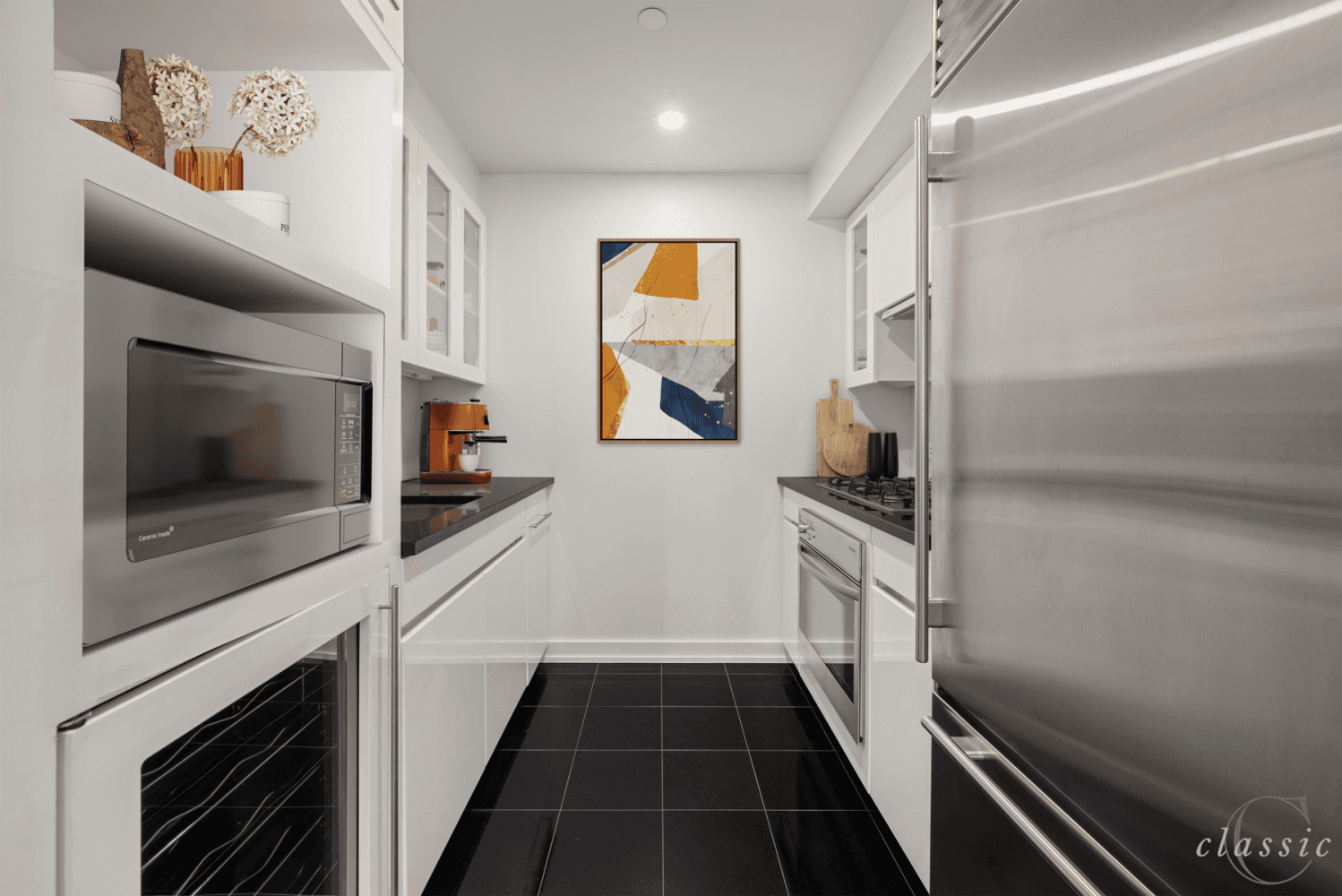 14C New Classic Marketing Exclusive Amazing Studio now available on the 14th Floor at 60 East 55th Street.