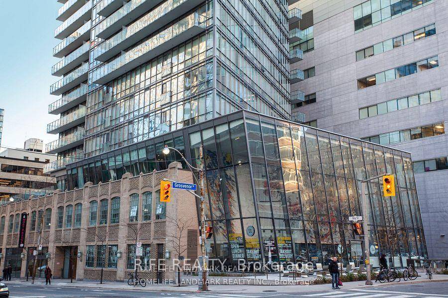 Fully Renovated Luxury Burano Condo On Bay St One Bedrooms With Full Bathrooms Big Balcony 9 Ft Ceiling Bright amp ; Spacious Moden Design Kitchen East Exposure in Heart of ...