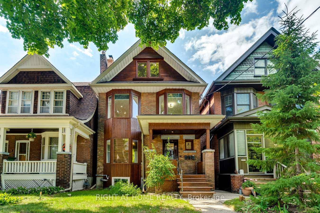 Beautiful, Bright, amp ; Spacious Upgraded 2 Storey, 3 Bedroom Unit In High Park !
