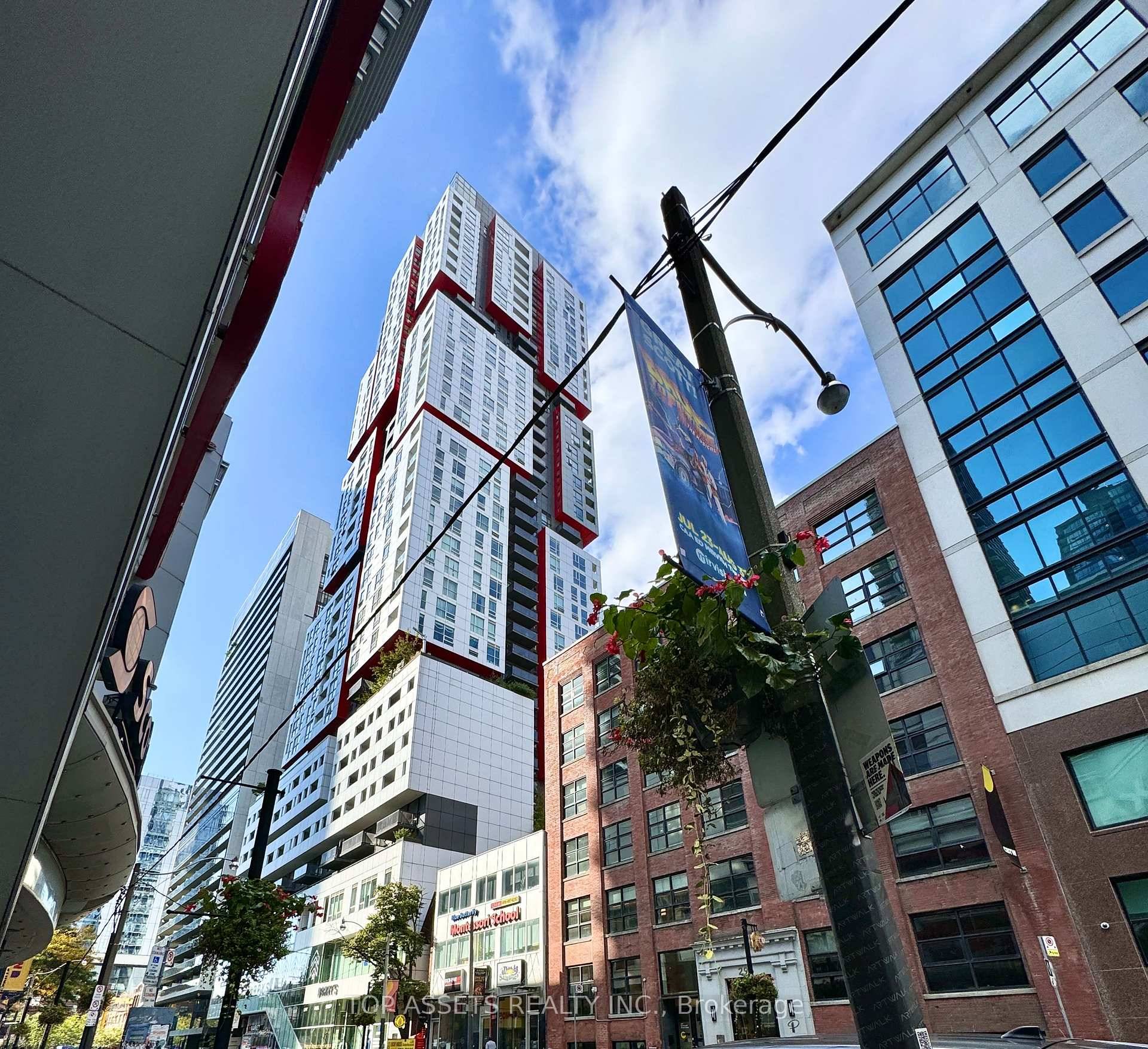 The Large Open Concept Bright amp ; Spacious 1 Bedroom Plus Den Layout In The Heart Of Downtown Entertainment Location.