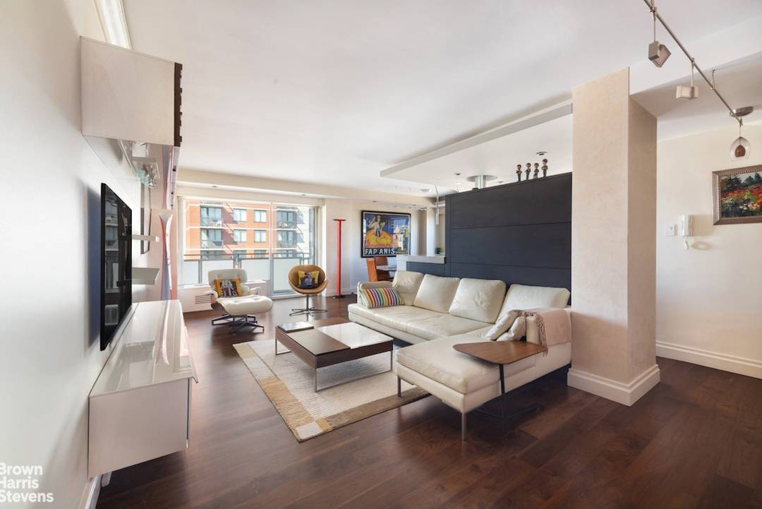 High Floor Convertible 2 Bedroom with Iconic Views 31st Floor Perched high on the 31st floor, this architecturally refined convertible 2 bedroom, 1.