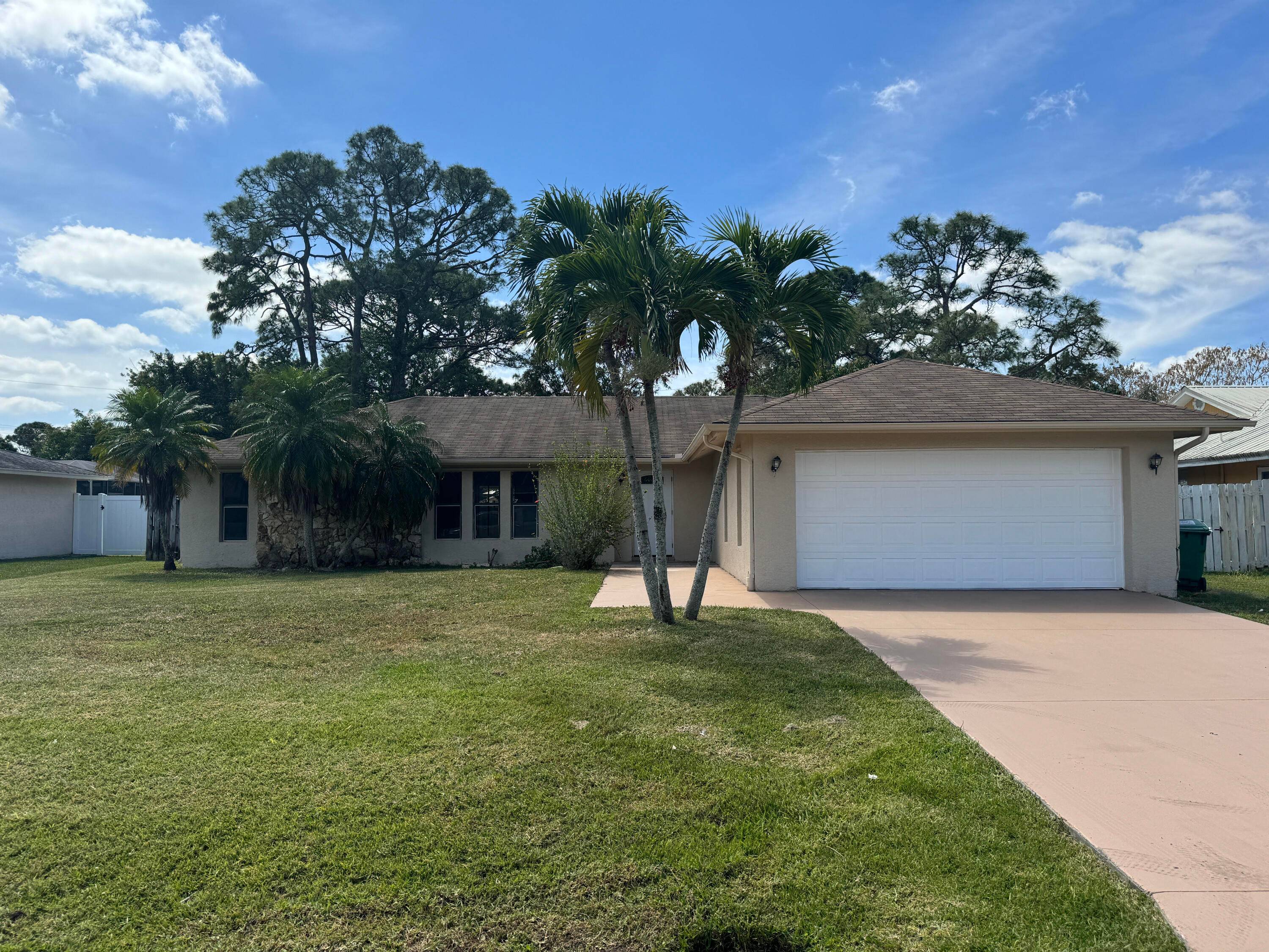 Come check out this centrally located 3 BED 2 BATH home in sunny Port St Lucie !